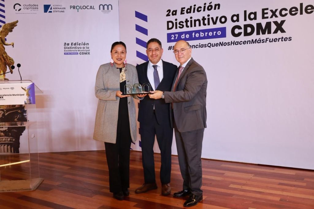 Entregan Distintivo a la Excelencia Municipal 2026 al Alcalde Enrique Galindo