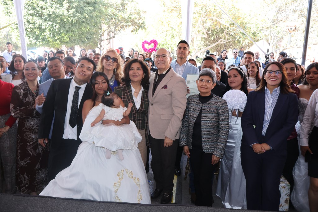 217 MATRIMONIOS DIERON EL SÍ EN PLAZA DE ARMAS DE SAN LUIS&nbsp;POTOSÍ