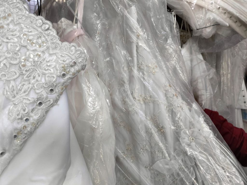 DIF Municipal entrega vestidos de novia a parejas del programa “Da el sí con la&nbsp;Familia”