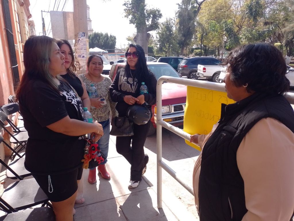 SEER ATIENDE INQUIETUDES EN PRIMARIA ZENÓN FERNÁNDEZ