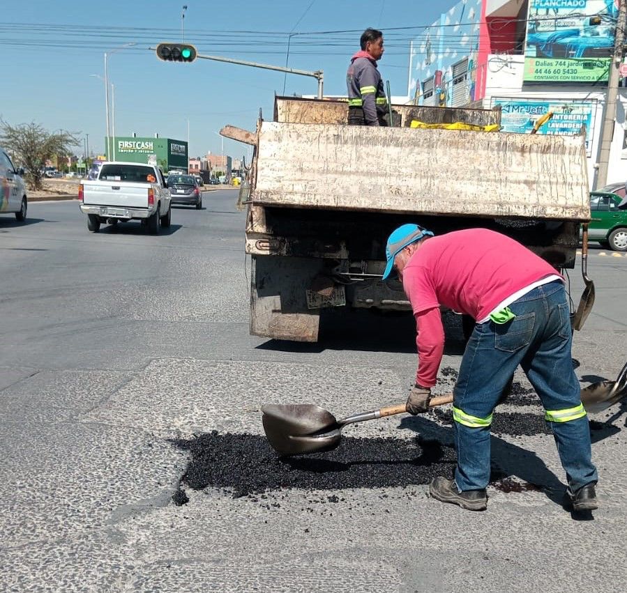 Interviene Gobierno de la Capital Boulevard Río Españita con reparación de baches y&nbsp;rejillas