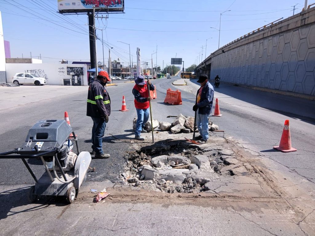 Gobierno de la Capital atiende punto de riesgo vial en cruce estratégico de la colonia El&nbsp;Aguaje