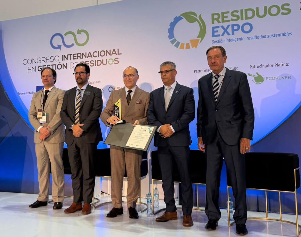 Alcalde Enrique Galindo recibe premio internacional por programa “Ecología&nbsp;Táctica