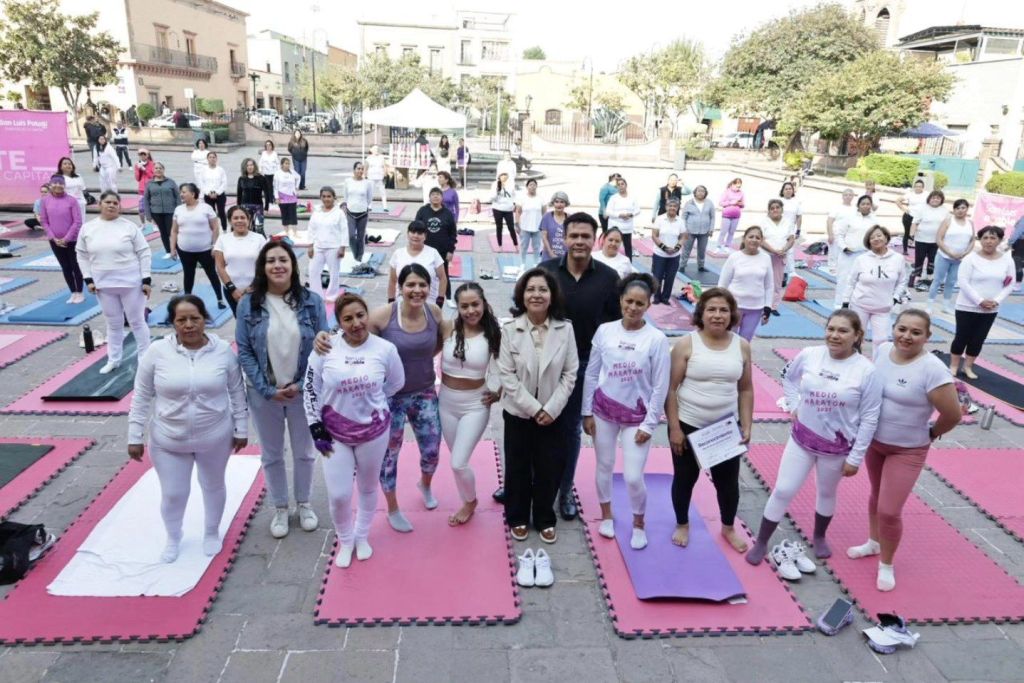 Gran respuesta a la clase de yoga realizada la mañana de este jueves en Plaza de&nbsp;Aranzazú.