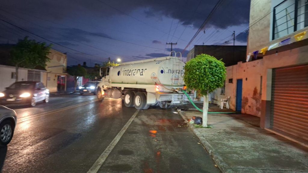 En tan solo una semana, Interapas distribuye más de 15 millones de litros de agua con&nbsp;pipa