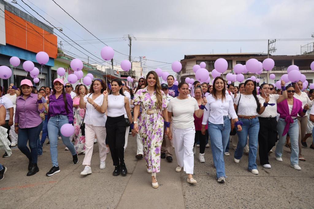 MÁS DE 10 MIL MUJERES MARCHARON CON RUTH GONZÁLEZ EN&nbsp;AXTLA