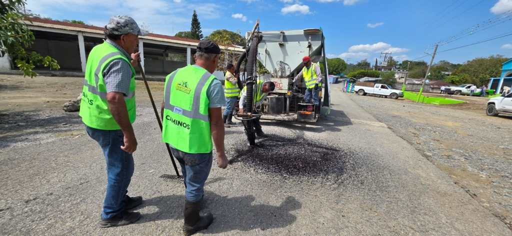 ESTADO IMPULSA MEJORA DE ESPACIOS PÚBLICOS EN XILITLA CON ENCHULANDO TU&nbsp;COMUNIDAD