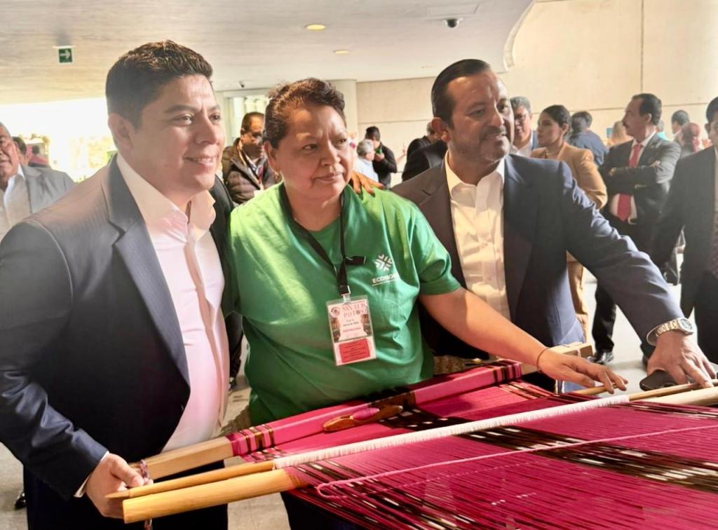 ARTESANÍAS POTOSINAS BRILLAN EN EL SENADO DE LA&nbsp;REPÚBLICA