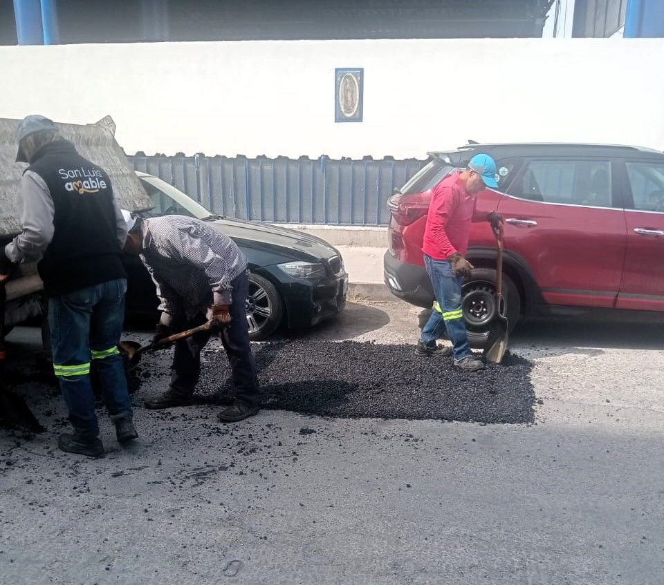 Atiende Gobierno de la Capital reportes ciudadanos con bacheo emergente en&nbsp;Viveros