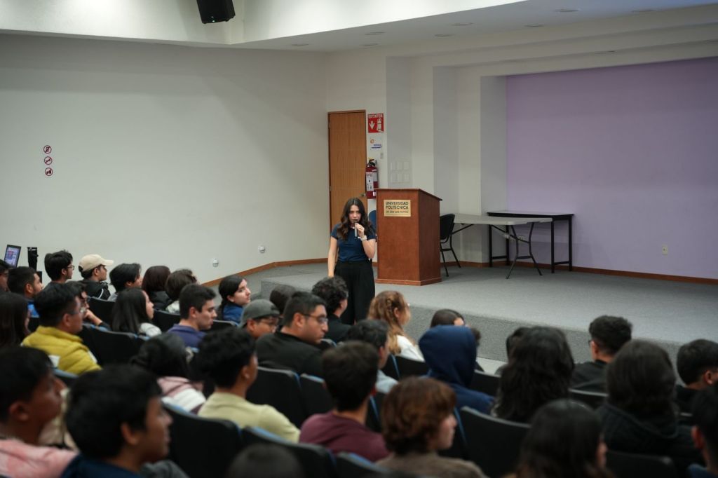 UNIVERSIDAD POLITÉCNICA ACERCA A ESTUDIANTES AL MUNDO INDUSTRIAL