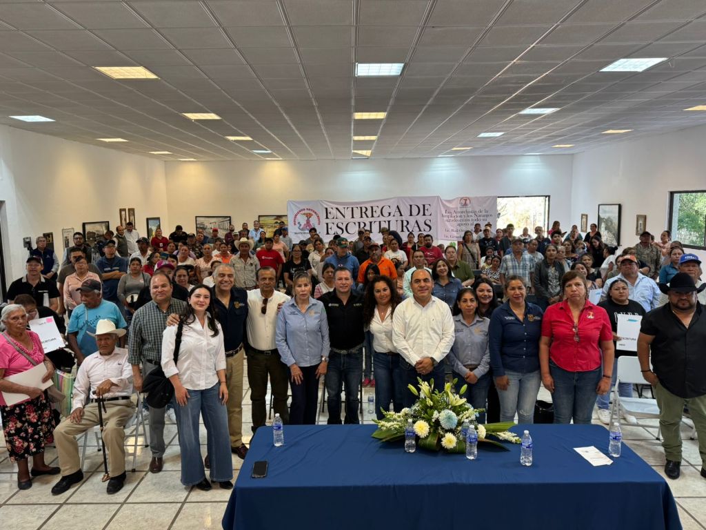 RICARDO GALLARDO CUMPLE A MATEHUALA CON ENTREGA DE&nbsp;ESCRITURAS