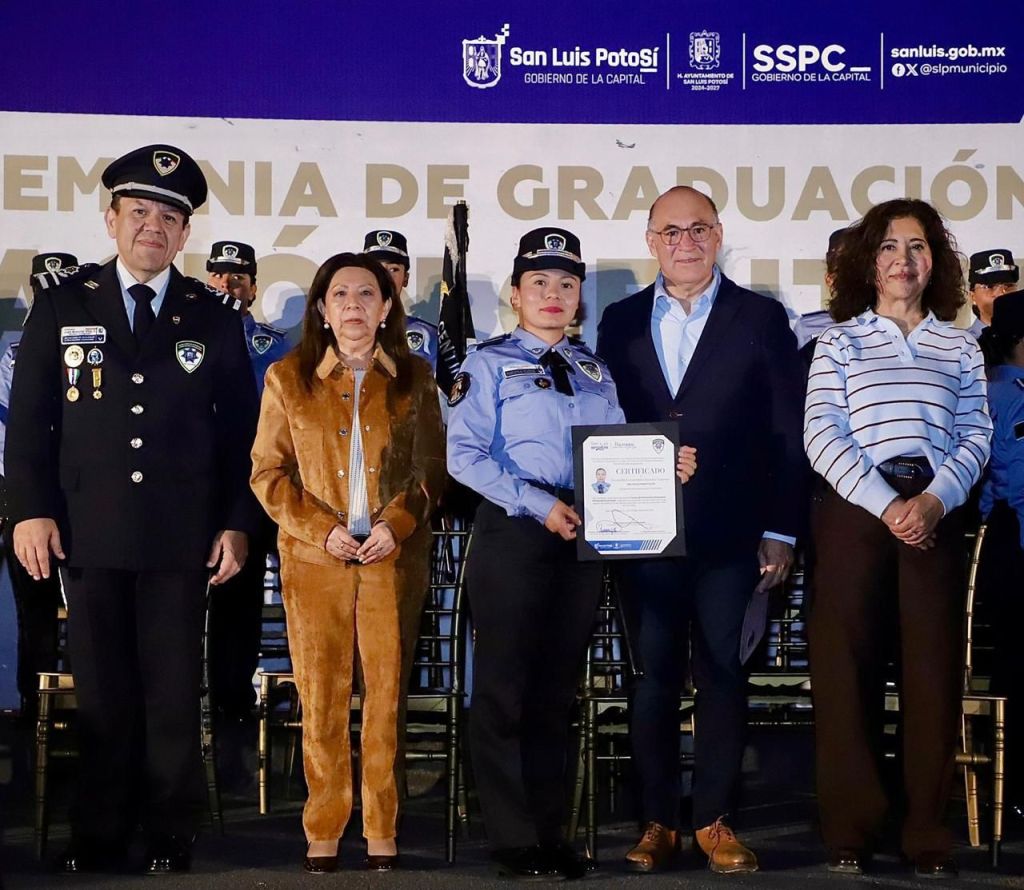 “Firmes y dignas”: Alcalde Galindo gradúa primera generación de Centinelas