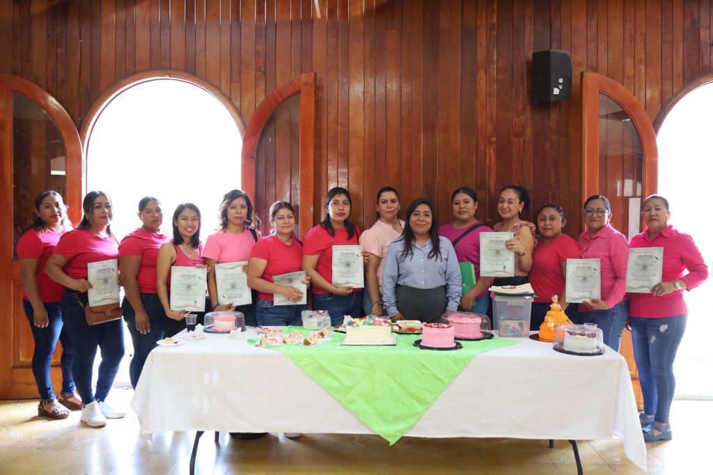 GOBIERNO ESTATAL IMPULSA CAPACITACIÓN Y ENTREGA CONSTANCIAS EN CERRITOS Y TAMAZUNCHALE