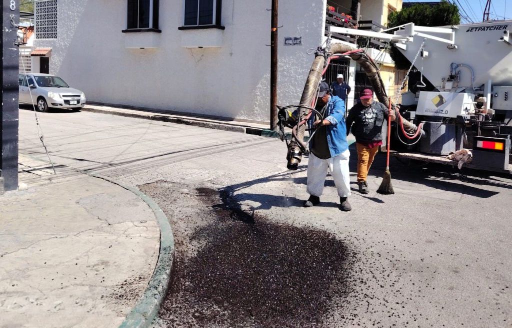 Ayuntamiento realiza bacheo con respuesta inmediata y trabajos con material de&nbsp;calidad