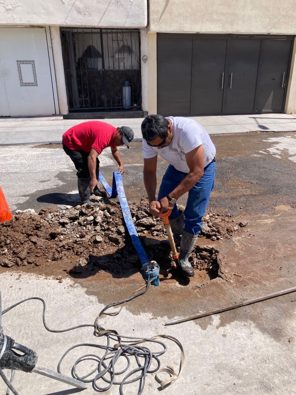 INTERAPAS detiene fuga en Lomas 3ra Sección por malas condiciones de la&nbsp;tubería