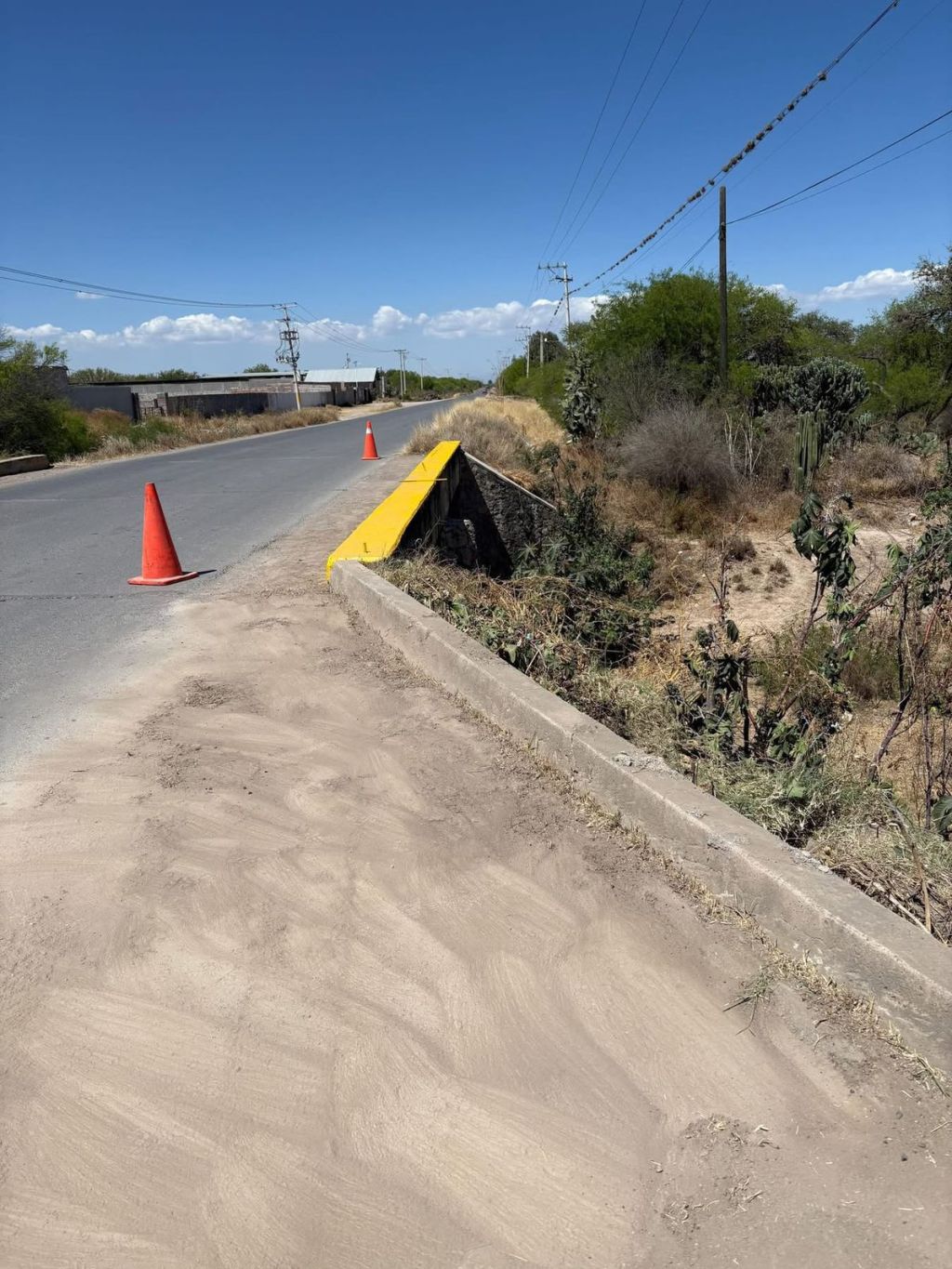 Gobierno de la capital da mantenimiento al puente de la carretera Bocas – González.