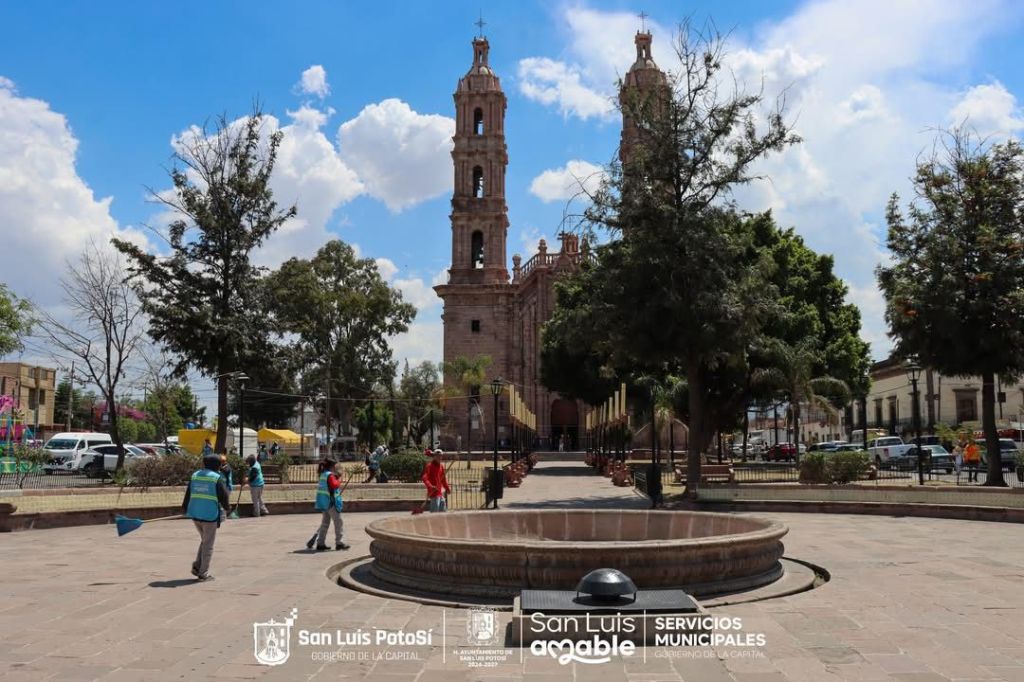 Ayuntamiento de SLP realiza limpieza y mantenimiento en atrio del&nbsp;Santuario.