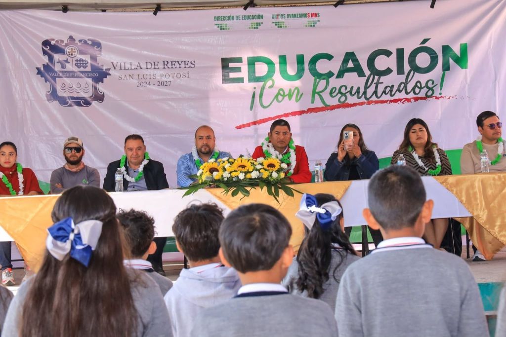 ISMAEL HERNÁNDEZ ENTREGA BARDA PERIMETRAL EN ESCUELA PRIMARIA MIGUEL HIDALGO EN&nbsp;CARRANCO