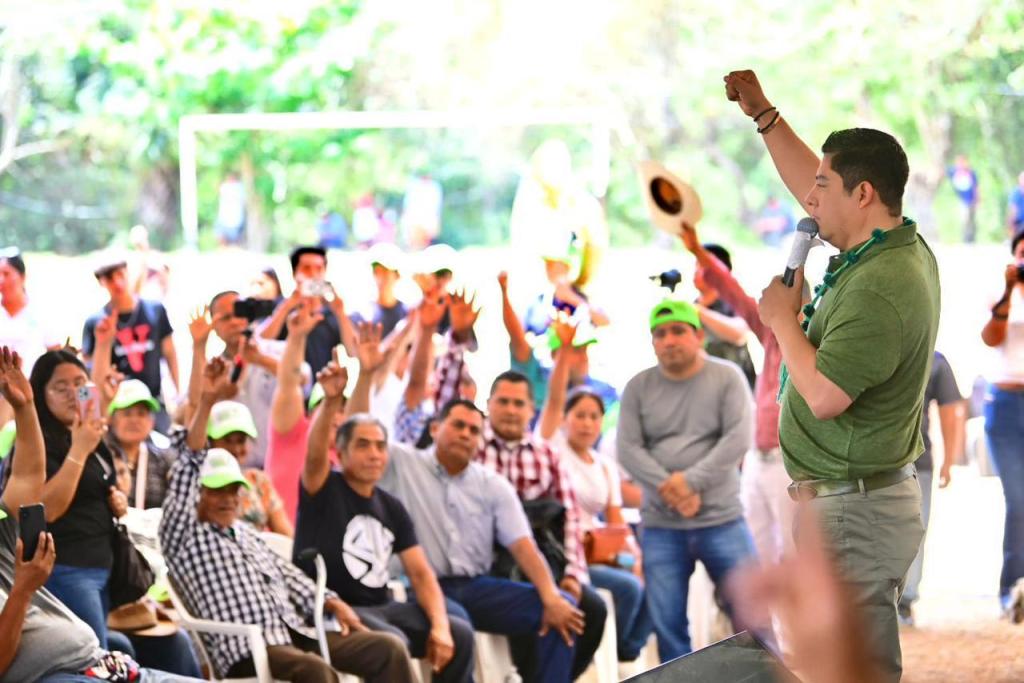 RICARDO GALLARDO CUMPLE EN MATLAPA CON CAMINO REHABILITADO EN&nbsp;TLAXCO