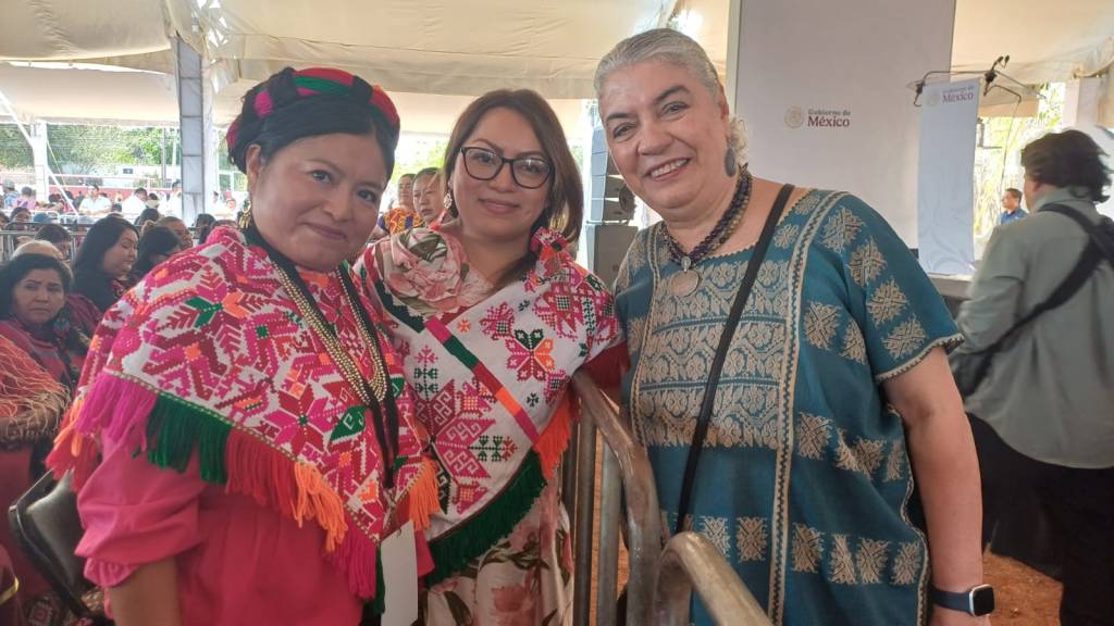 DOCENTES DESTACAN POR TRADUCCIÓN DE LA CARTILLA DE LOS DERECHOS DE LAS&nbsp;MUJERES