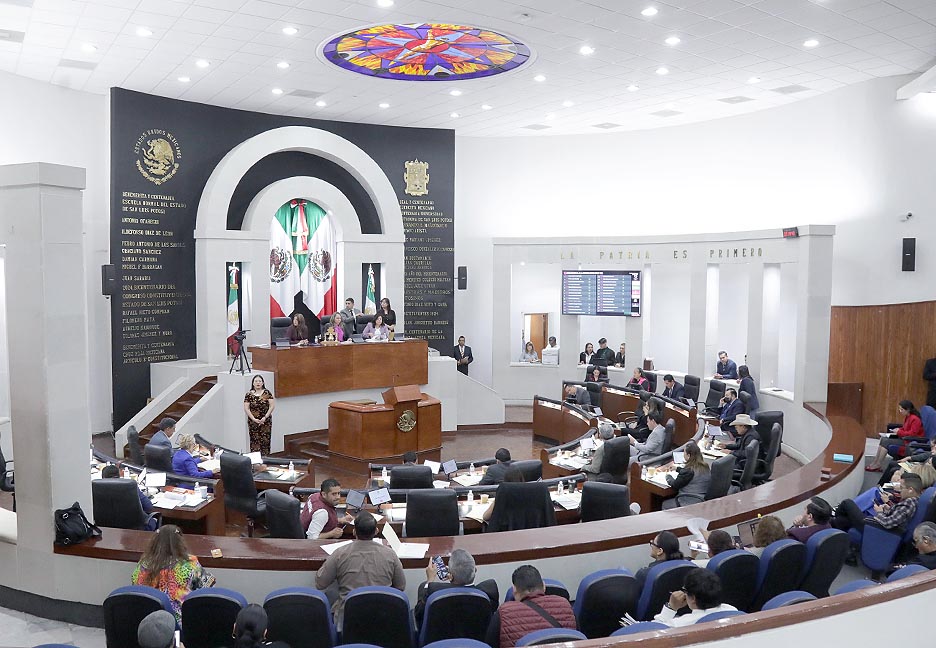 FUERON APROBADAS REFORMAS PARA IMPULSAR EL CRECIMIENTO PROFESIONAL DEL PERSONAL DOCENTE Y PROMOVER LA ATENCIÓN A SU SALUD&nbsp;MENTAL