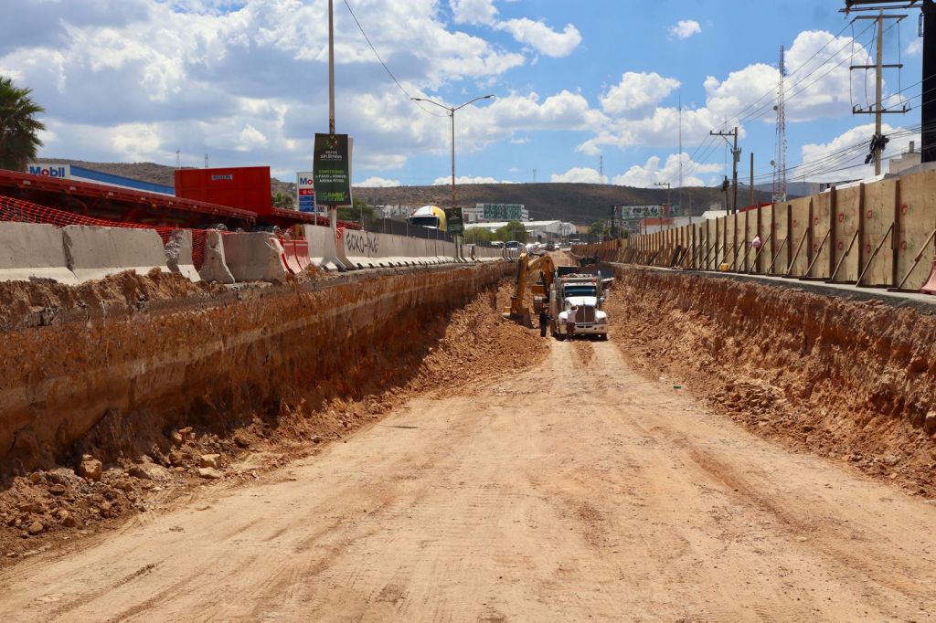AVANZA CONSTRUCCIÓN DE PASO A DESNIVEL EN ARENA&nbsp;POTOSÍ