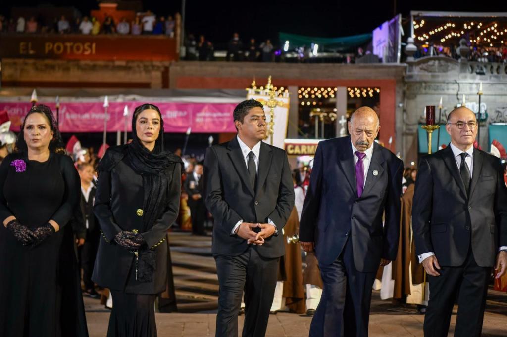 RICARDO GALLARDO HONRA LA MÁXIMA TRADICIÓN POTOSINA: LA PROCESIÓN DEL SILENCIO