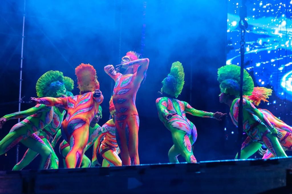 Cientos de familias gozan del colorido y espectáculo musical internacional de Humanicorp en&nbsp;Fundadores