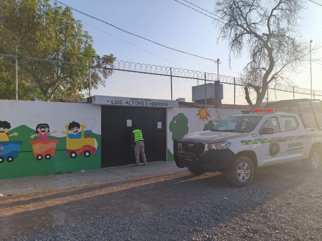 REFUERZA GUARDIA CIVIL MUNICIPAL VIGILANCIA EN PLANTELES EDUCATIVOS