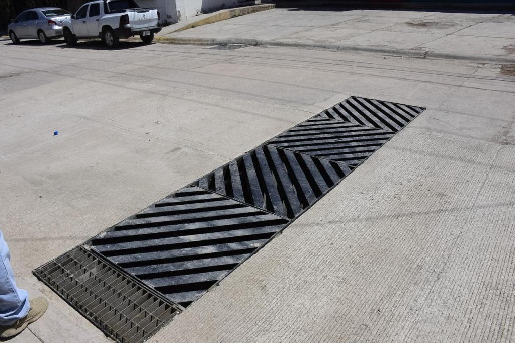 SIN DETENERSE Y CON RESULTADOS VISIBLES, COLECTOR PLUVIAL EN PRIVADAS DE LA HACIENDA EN SOLEDAD 