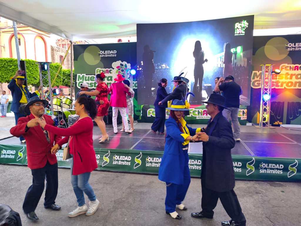 TALENTO POTOSINO BRILLA EN LA FENAE Y ENCANTA A VISITANTES