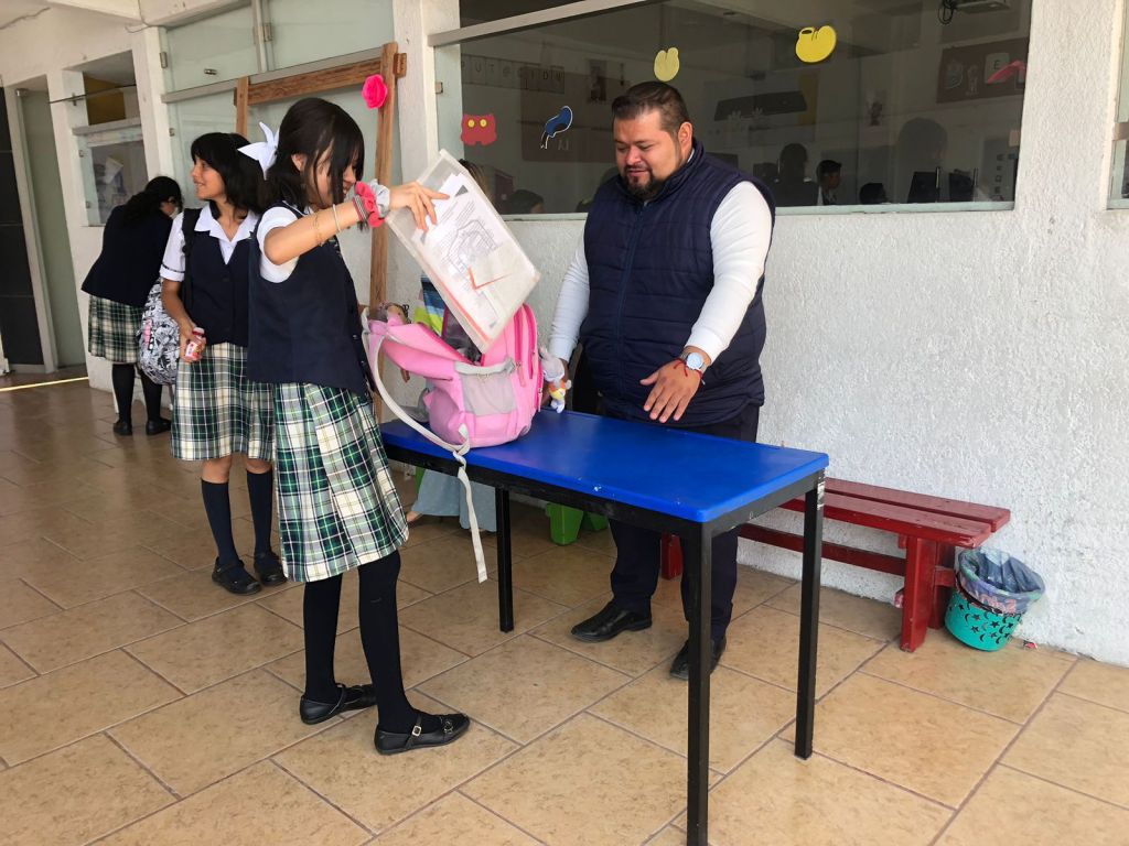 GOBIERNO ESTATAL REFUERZA SEGURIDAD EN ESCUELAS DEL SEER CON REVISIÓN DE ÚTILES&nbsp;ESCOLARES