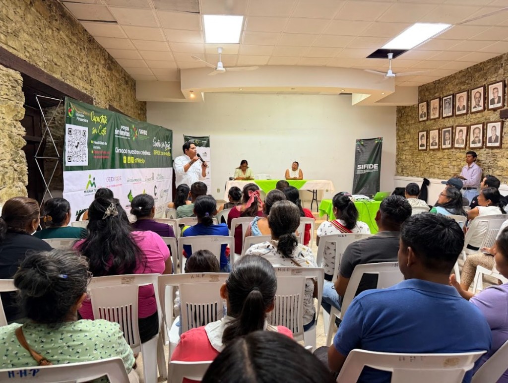 ESTADO IMPULSA DESARROLLO ECONÓMICO EN LA HUASTECA • Foro informativo en Tancanhuitz acerca opciones de financiamiento para fortalecer negocios y emprendimientos.