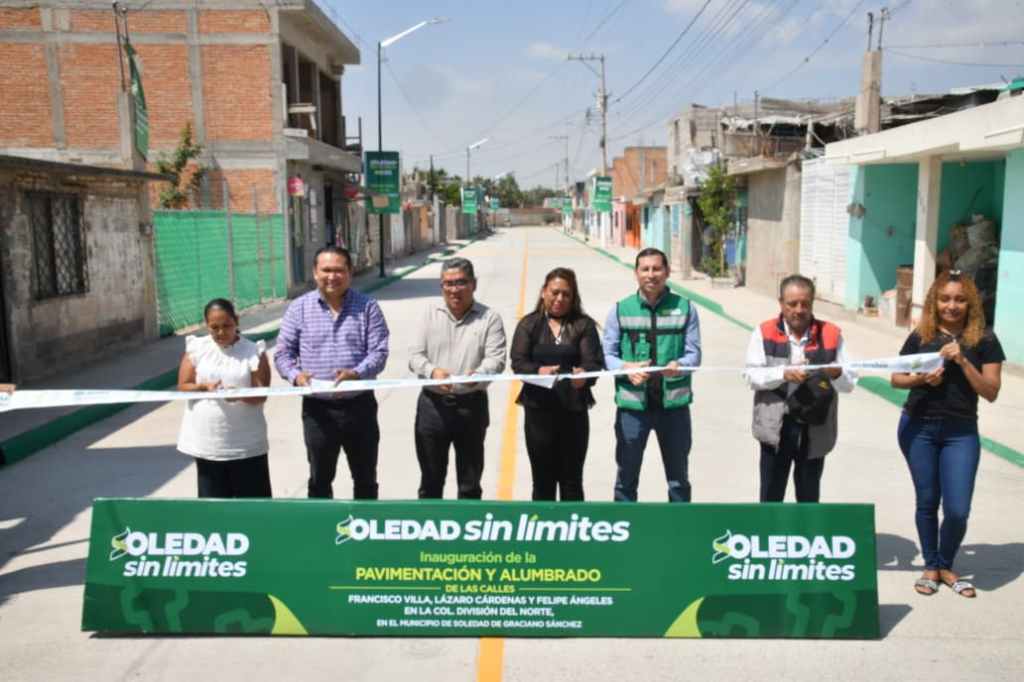 FAMILIAS DE DIVISIÓN DEL NORTE CELEBRAN CALLES NUEVAS Y APLAUDEN EL COMPROMISO DEL ALCALDE NAVARRO&nbsp;MUÑIZ