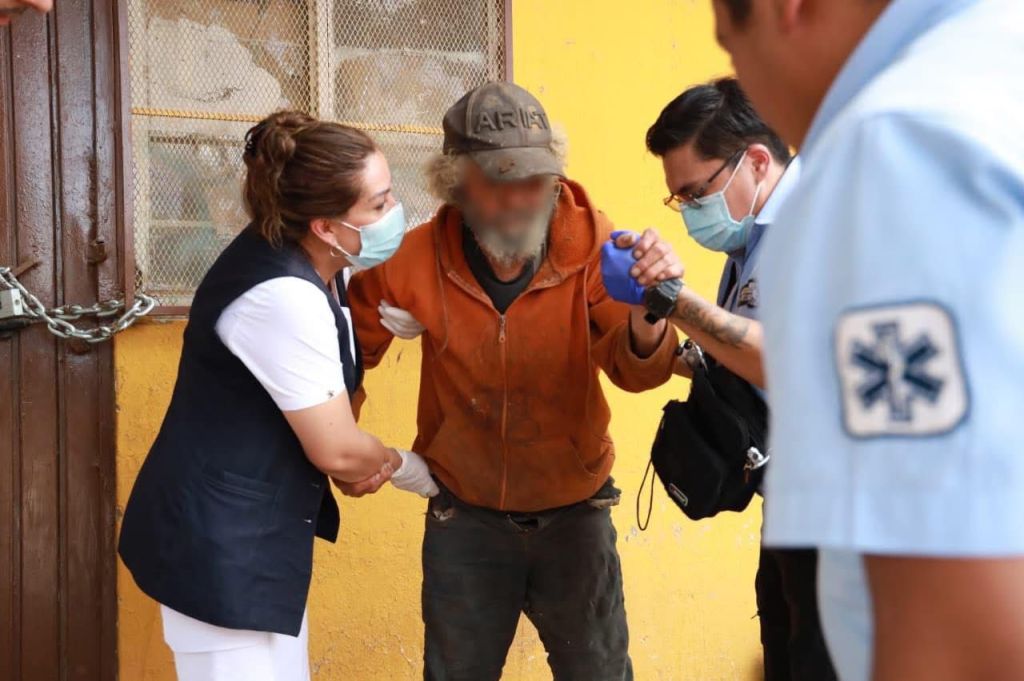 GOBIERNO ESTATAL BRINDA ATENCIÓN A PERSONA ADULTA MAYOR EN SITUACIÓN DE&nbsp;CALLE