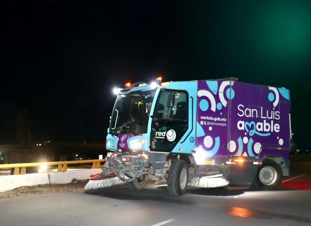 Ayuntamiento de SLP realiza labores nocturnas de limpieza y mantenimiento en vialidades de la&nbsp;capital