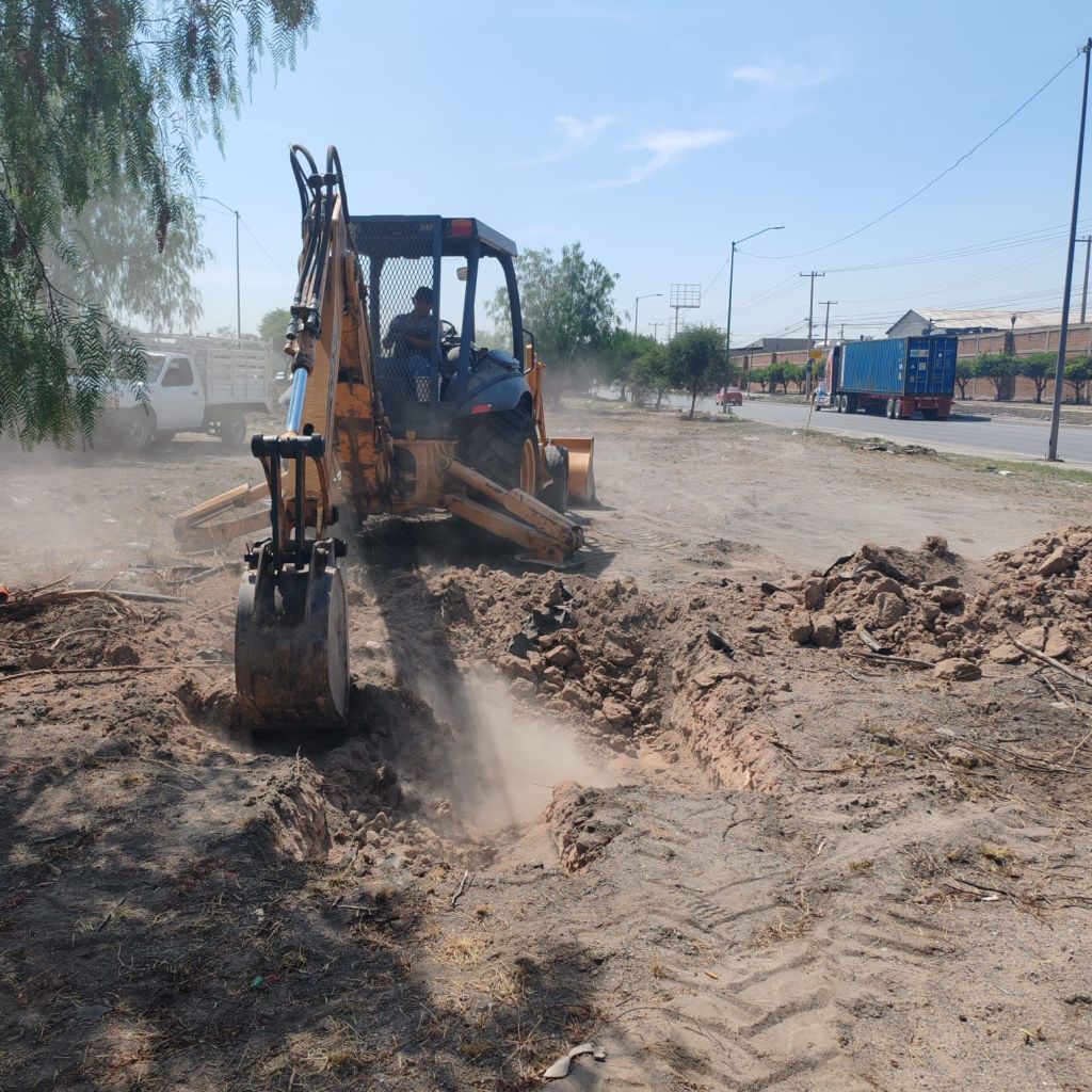 Interapas trabaja en bulevar San Luis para facilitar el desazolve de la&nbsp;red
