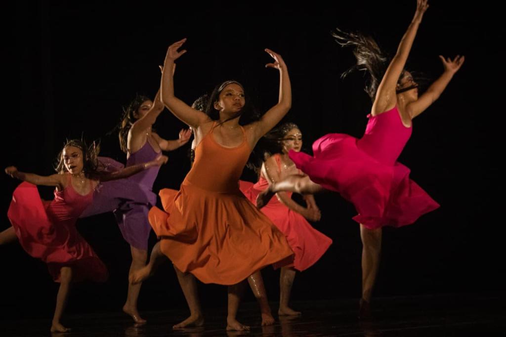 DÍA INTERNACIONAL DE LA DANZA HACE VIBRAR EL TEATRO DE LA&nbsp;PAZ