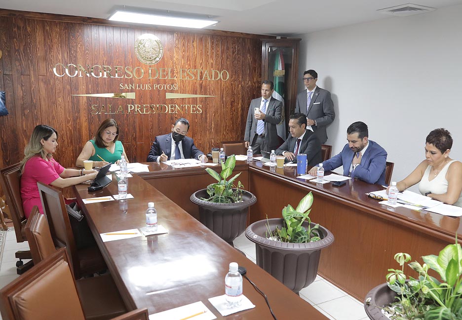 LA COMISIÓN DE GOBERNACIÓN APROBÓ INICIATIVA DEL GOBERNADOR PARA SUSTIRUIR A LA SEDUVOP POR EL INREVIS COMO AUTORIDAD ENCARGADA DE EJECUTAR DECRETO PARA DAR CERTEZA JURÍDICA A DUEÑOS DE TERRENOS EN MATEHUALA: DIP. HÉCTOR&nbsp;SERRANO