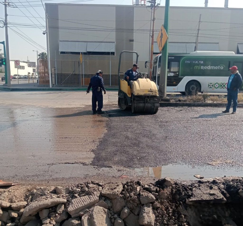 Gobierno de la Capital repara vialidad en Eje 110 e&nbsp;Industrias