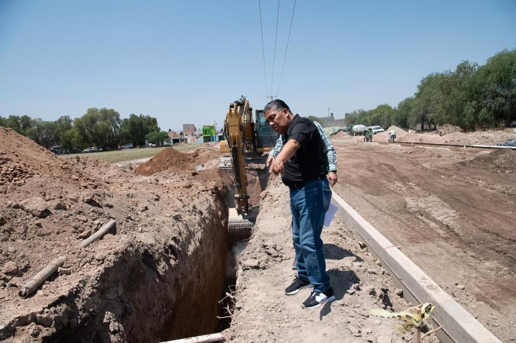 JUAN MANUEL NAVARRO SUPERVISA PAVIMENTACIÓN DE AVENIDA PONCIANO ARRIAGA, UNA VÍA ESTRÁTEGICA PARA EL&nbsp;DESARROLLO