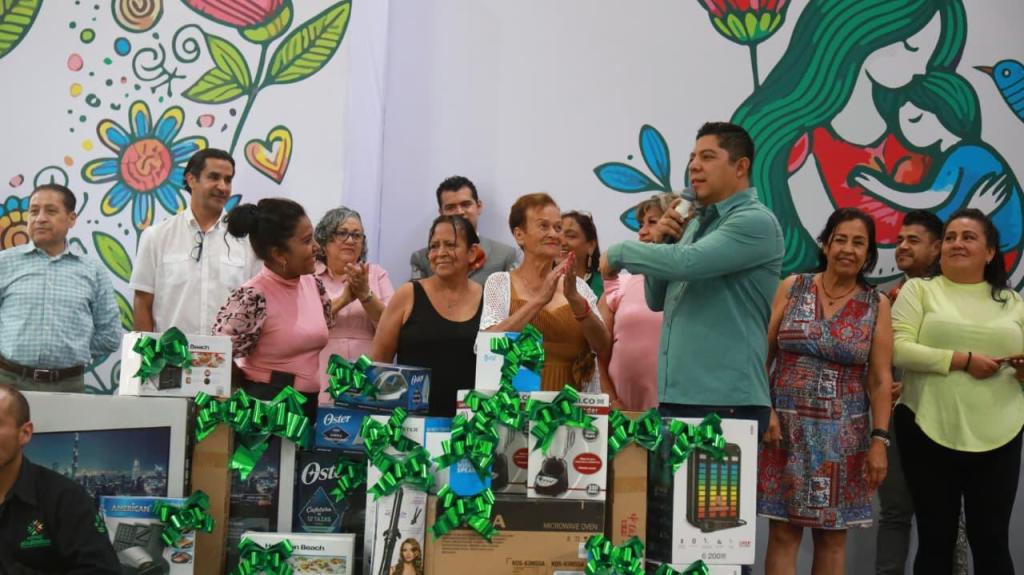 APOYO TOTAL A MADRES POTOSINAS: RICARDO GALLARDO&nbsp;CARDONA