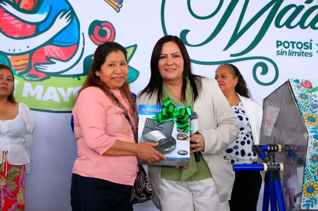 PATY ARADILLAS Y RICARDO GALLARDO CELEBRAN A LAS MAMÁS DE VILLA DE&nbsp;POZOS