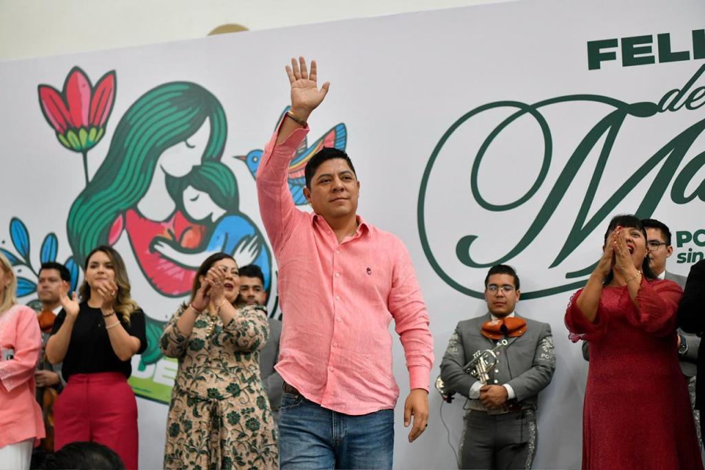RICARDO GALLARDO GARANTIZA SALUD A MADRES&nbsp;POTOSINAS