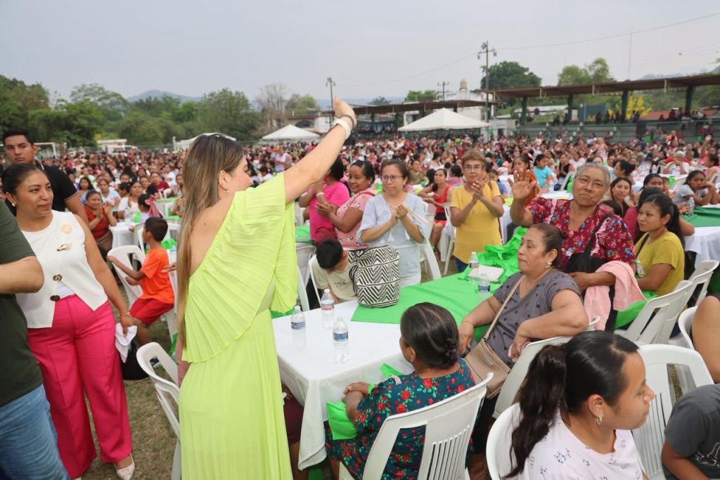 RUTH GONZÁLEZ CELEBRA EL DÍA DE LAS MADRES JUNTO A MILES DE MUJERES&nbsp;HUASTECAS