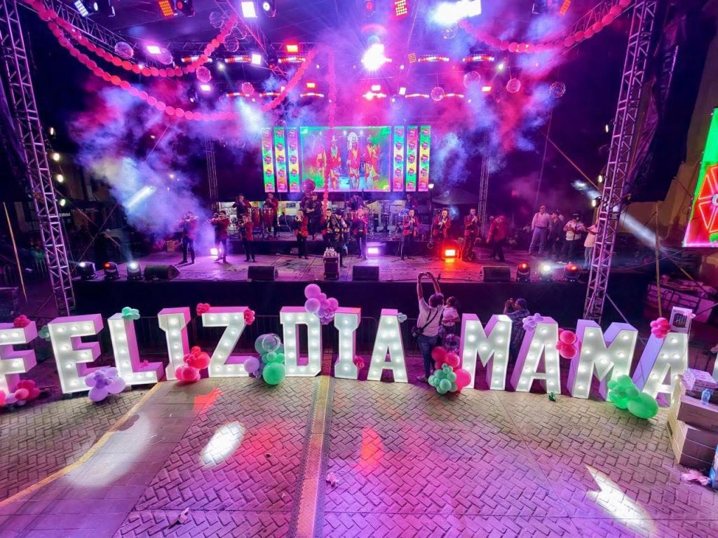 ISMAEL HERNÁNDEZ MARTÍNEZ CELEBRA A LAS MADRES DE VILLA DE REYES CON GRAN FESTEJO Y ESPECTÁCULOS&nbsp;MUSICALES
