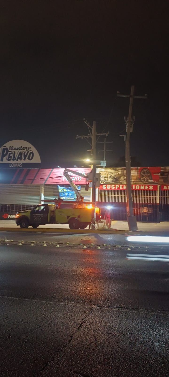 Atienden falla de alumbrado público en Salvador Nava; restablecen iluminación de forma&nbsp;provisional