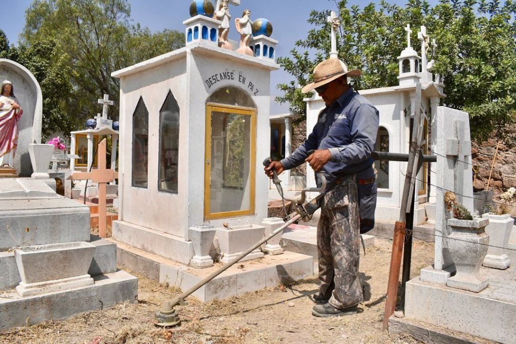 Gobierno de la Capital intensifica limpieza y alumbrado en panteones municipales por el Día de las&nbsp;Madres