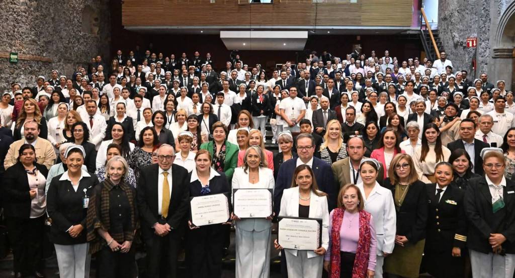 Académica de la FEN UASLP recibe máximo reconocimiento nacional en&nbsp;enfermería