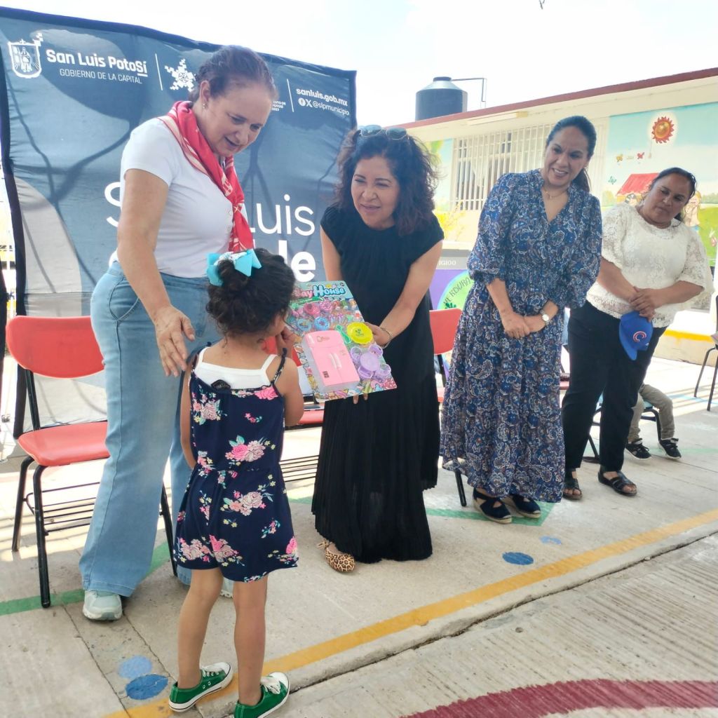 DIF Municipal y Comité de Damas CMIC celebran el Día de la Niñez en Mesa de&nbsp;Conejos